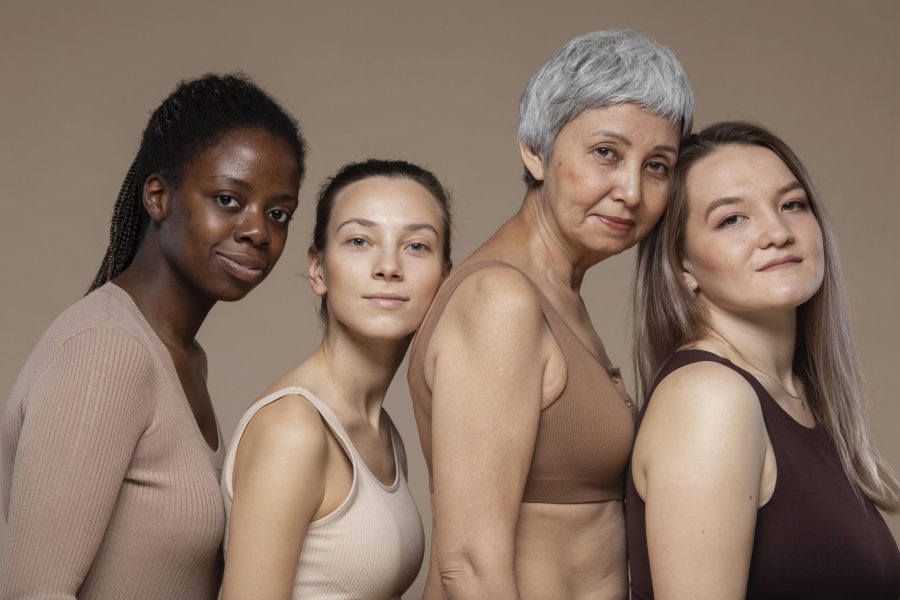 Mulheres com vários tipos de pele e sua rotina de skincare